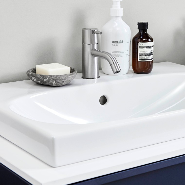 Ifö Sense Art badeværelsesmøbel med bordstående håndvask Ifö Sense Art badeværelsesmøbel med bordstående håndvask