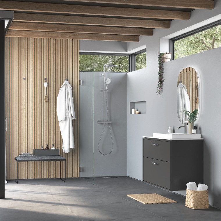 Ifö Sense Art badeværelsesmøbel, Showerama bruseløsning og Geberit Option spejl