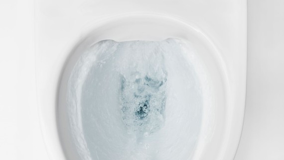 Toilet der skyller med Rimfree Toilet der skyller med Rimfree