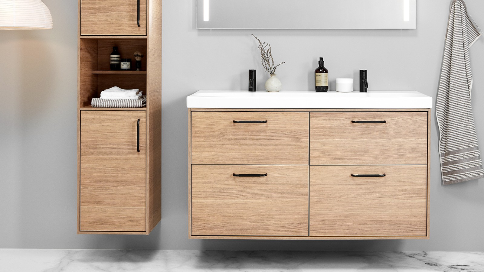 Ifö badeværelsesmøbler i lys eg Ifö badeværelsesmøbler i lys eg