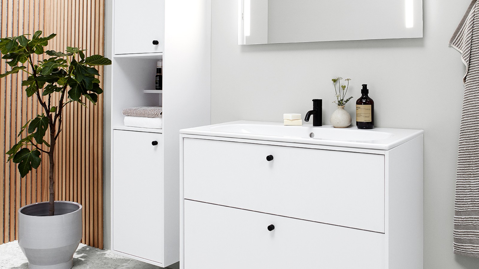 Ifö badeværelsesmøbler i hvid Ifö badeværelsesmøbler i hvid