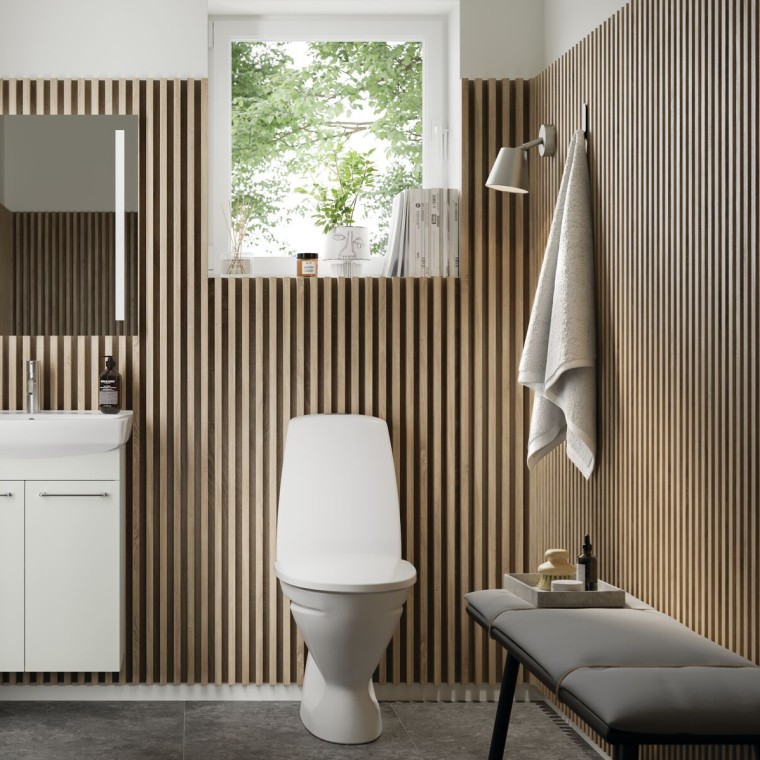 Ifö Spira badeværelsesmøbler og Ifö Sign gulvstående toilet