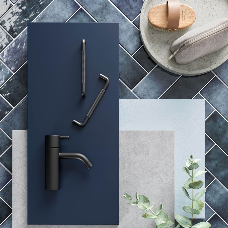 Blå og sort badeværelse Blå og sort badeværelse