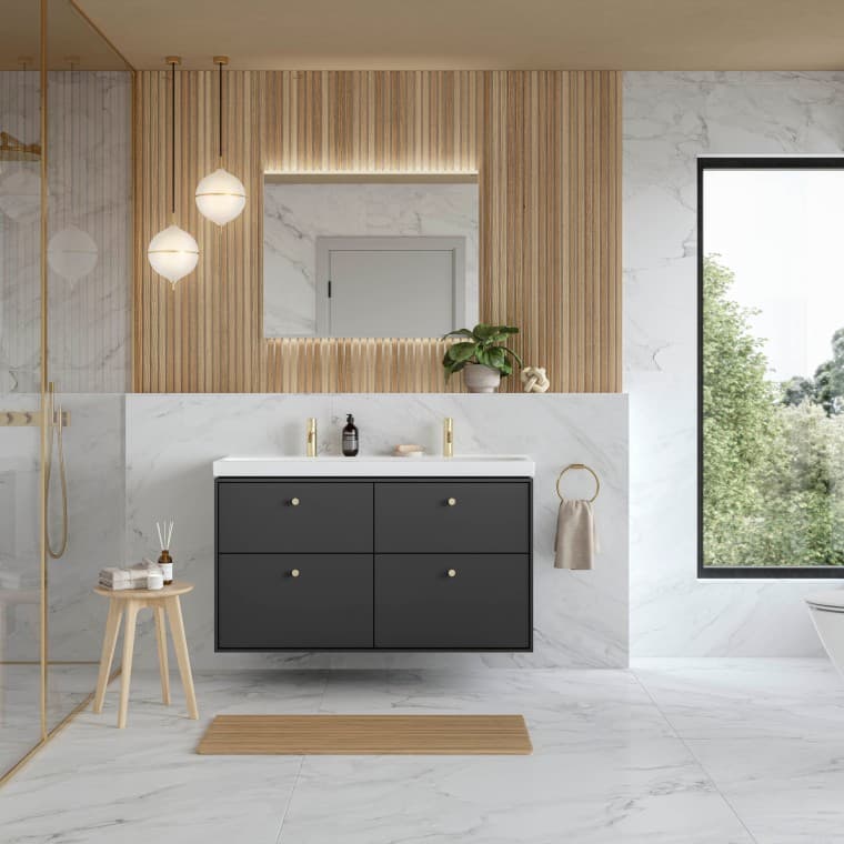 Ifö badeværelse med sort møbel Ifö badeværelse med sort møbel