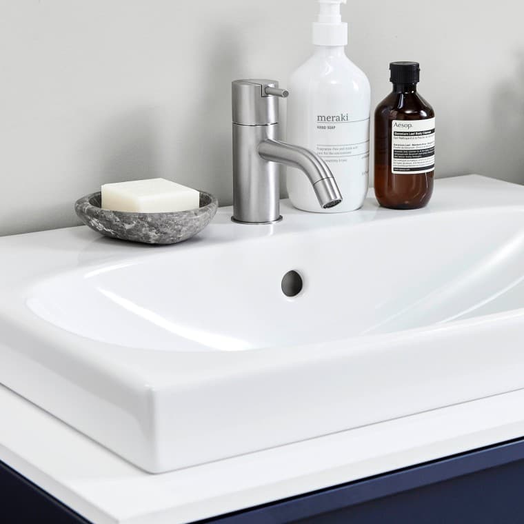 Ifö Sense Art badeværelsesmøbel med bordstående håndvask Ifö Sense Art badeværelsesmøbel med bordstående håndvask